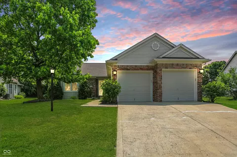 863 Lionshead Ln, Greenwood, IN 46143