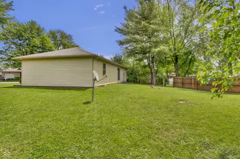166 Schaefer Ct S, Hope, IN 47246 photo 3