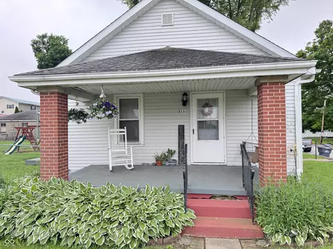 211 E Pearl St, Greensfork, IN 47345