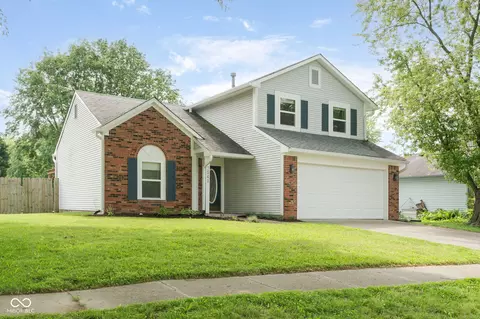 7541 Southern Lakes Dr, Indianapolis, IN 46237