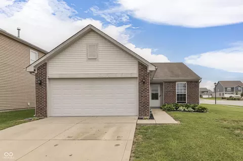 933 Curlew Ln, Greenwood, IN 46143
