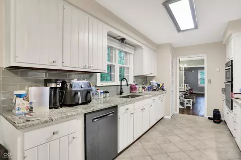 Kitchen - 8301 E County Road 801 S, Plainfield, IN 46168 photo 3 of 4