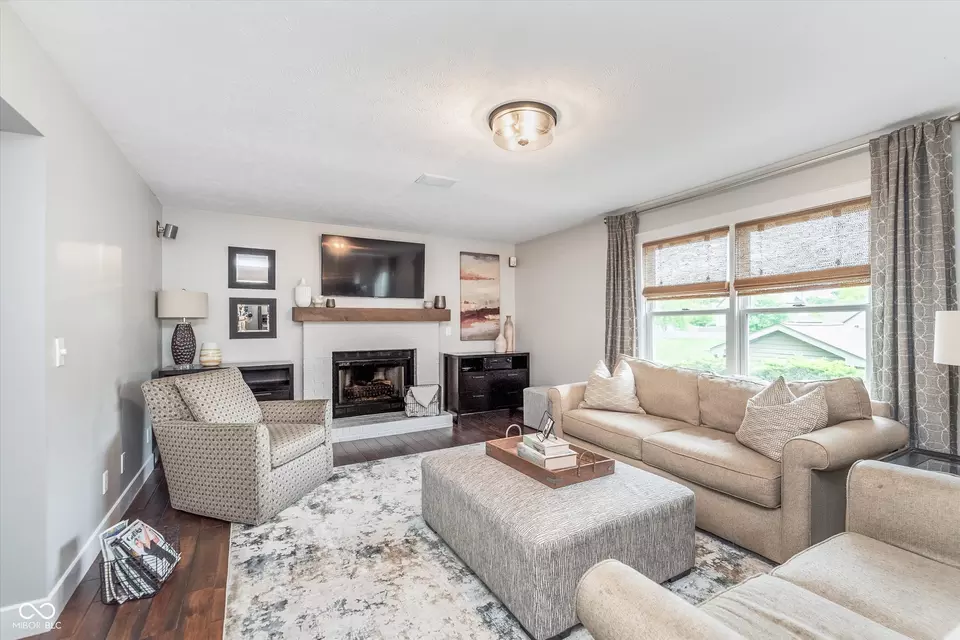  10673 Misty Hollow Ln, Fishers, IN 46038 photo 7