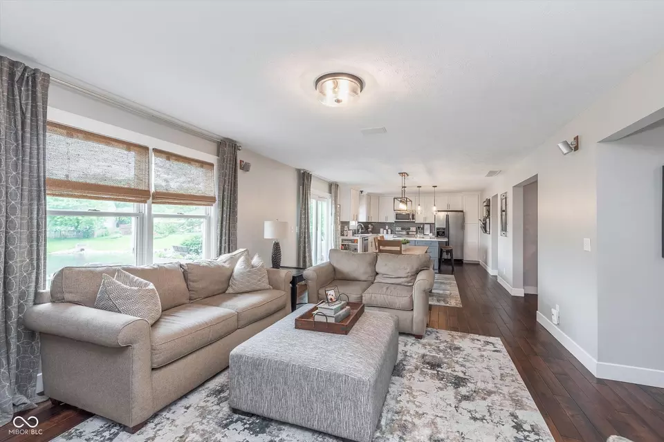  10673 Misty Hollow Ln, Fishers, IN 46038 photo 9