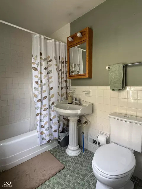 5889 Crestview Ave, Indianapolis, IN 46220 photo 14
