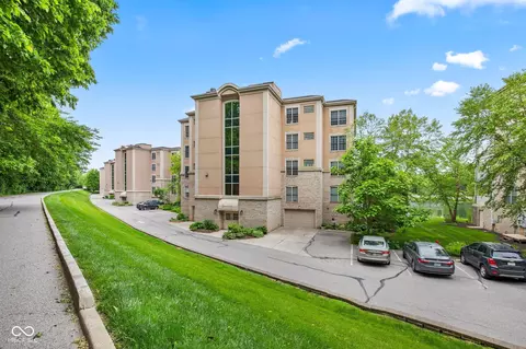6760 Spirit Lake Dr #201, Indianapolis, IN 46220