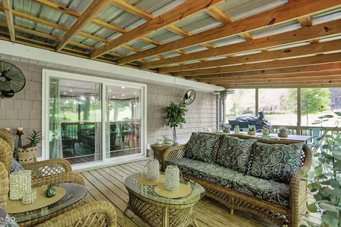 Exterior - 4623 E Windsor Ln, Columbus, IN 47201 photo 6 of 19
