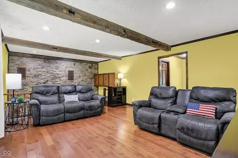 Living - 4623 E Windsor Ln, Columbus, IN 47201 photo 2 of 4