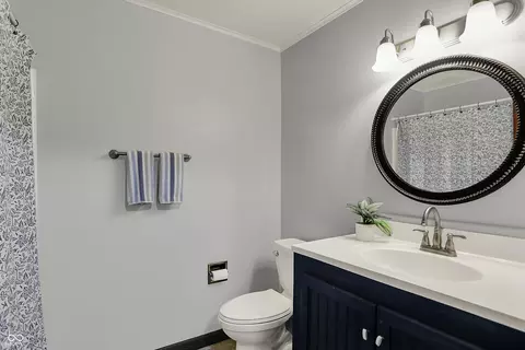 Bath - 4623 E Windsor Ln, Columbus, IN 47201 photo 1 of 4