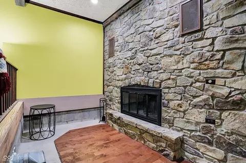 Living - 4623 E Windsor Ln, Columbus, IN 47201 photo 3 of 4