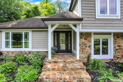 Exterior - 4623 E Windsor Ln, Columbus, IN 47201 photo 5 of 19