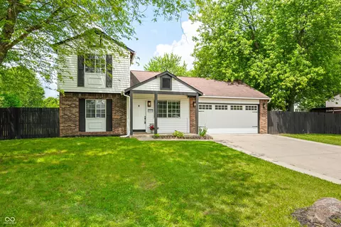 8416 Buckingham Dr, Columbus, IN 47201