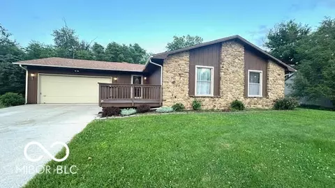 865 Countryside Ln, Columbus, IN 47201
