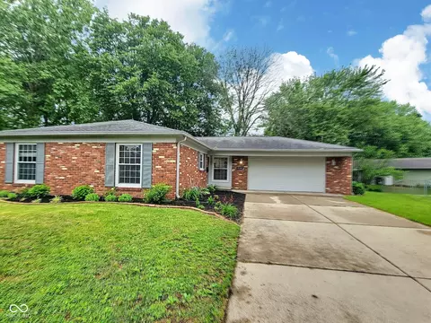 2741 Fairlawn Dr, Columbus, IN 47203