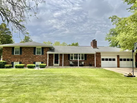 1579 Crest Dr, Shelbyville, IN 46176