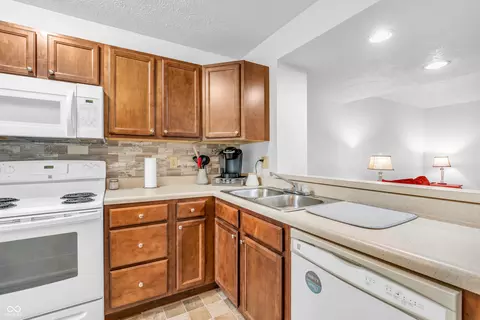 517 E Graham Pl, Bloomington, IN 47401 photo 8
