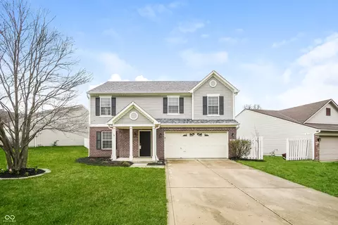 9220 Crossing Dr, Fishers, IN 46037