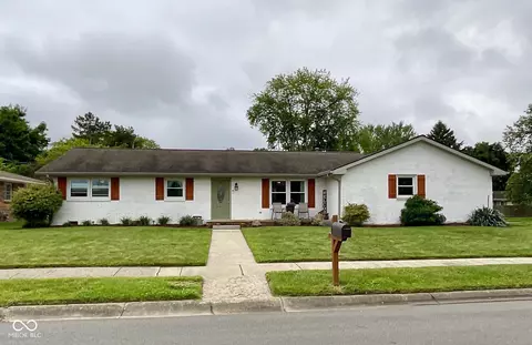 4625 Woodcrest Dr, Columbus, IN 47203