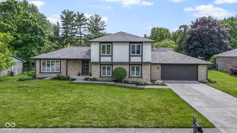 10502 E Lakeshore Dr, Carmel, IN 46033