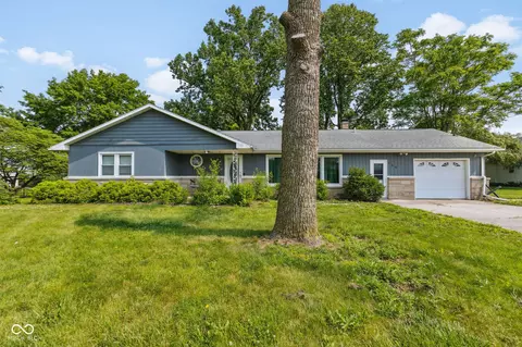 706 E Columbia St, Chalmers, IN 47929