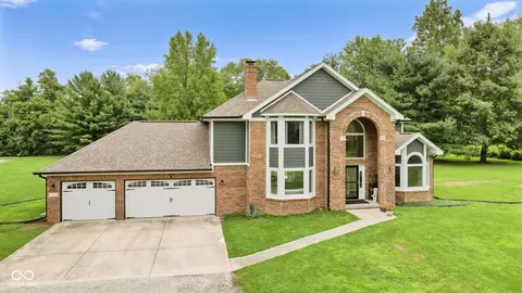 2871 Mullinix Rd, Greenwood, IN 46143