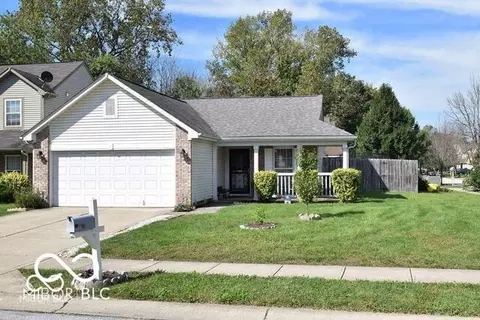 5216 Lakeside Manor Blvd, Indianapolis, IN 46254