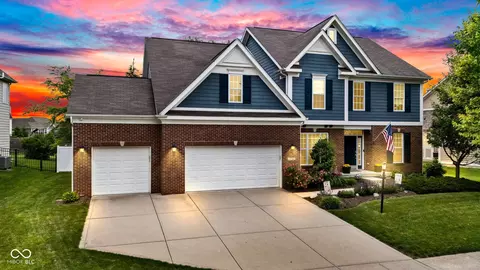 13766 Heatherfield Dr, Fishers, IN 46038