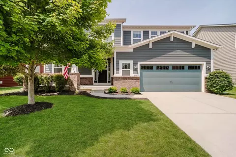10962 Stoneleigh Dr, Noblesville, IN 46060