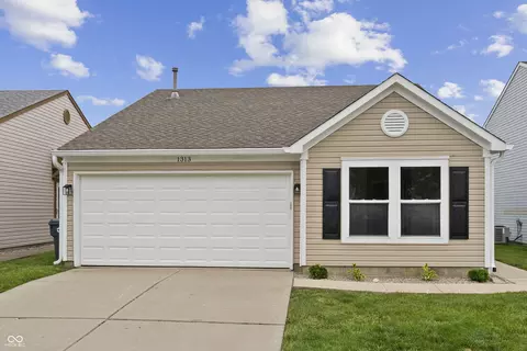 1313 Kenwood Dr, Greenwood, IN 46143