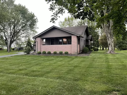 9467 N Michigan Rd, Fairland, IN 46126