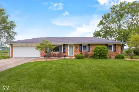 762 N Dellasburg Rd, Columbus, IN 47203