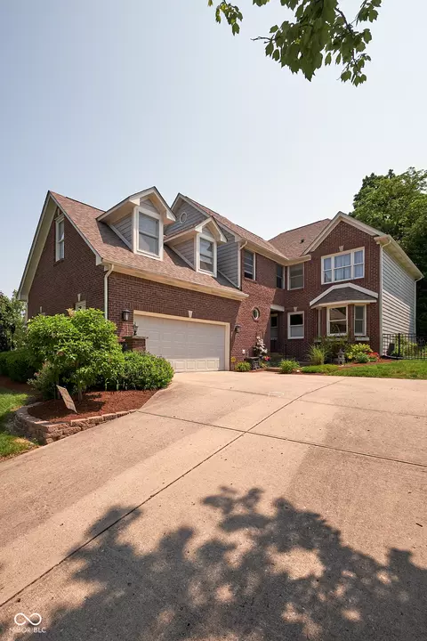 6483 Royal Oakland Dr, Indianapolis, IN 46236