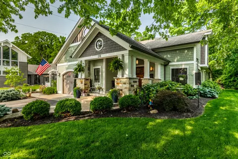 140 4th St NW, Carmel, IN 46032