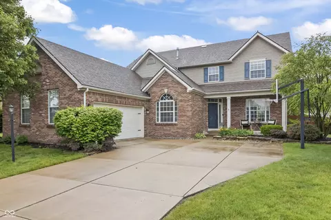 8663 N Commonview Dr, Mccordsville, IN 46055