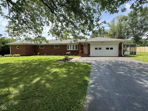 6237 E Lynn Dr, Mooresville, IN 46158