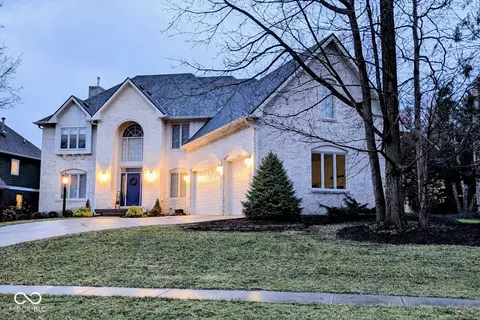 4763 Woods Edge Dr, Zionsville, IN 46077