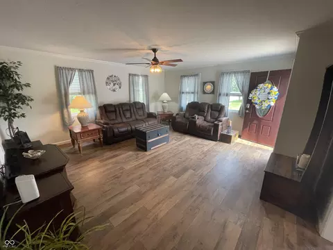 304 E Wayne St, Spencer, IN 47460 photo 8
