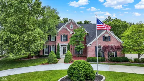 4075 Dartmoor Dr, Greenwood, IN 46143