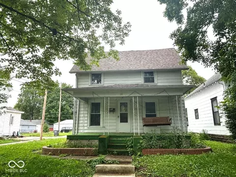 318 W 10th St, Rushville, IN 46173
