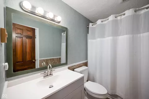 Bath - 106 N Jamalee Way, Pendleton, IN 46064 photo 2 of 3