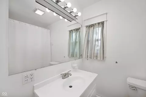 Bath - 106 N Jamalee Way, Pendleton, IN 46064 photo 1 of 3