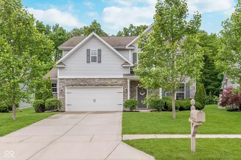 8556 N Deer Hill Dr, Mccordsville, IN 46055