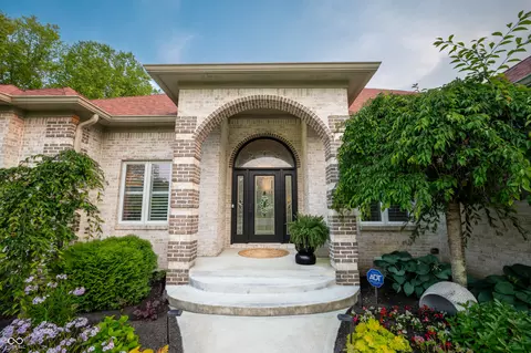 8703 Gordonshire Dr, Indianapolis, IN 46278