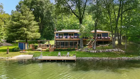 8426 N Chickadee Dr, Morgantown, IN 46160