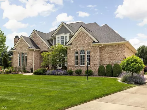 13888 Smokey Ridge Dr, Carmel, IN 46033