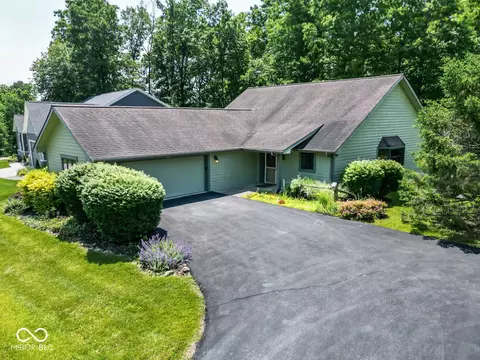 115 Pine Hills Dr, Nashville, IN 47448