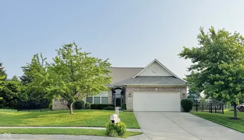 1176 Everton Ct, Greenwood, IN 46143