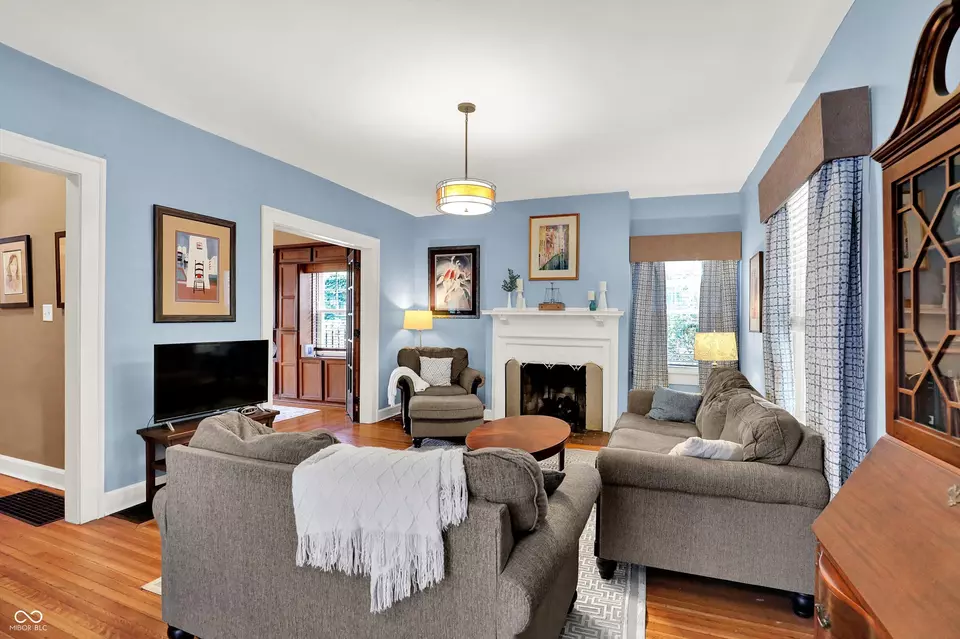 Living - 140 W Hampton Dr, Indianapolis, IN 46208 photo 1 of 6