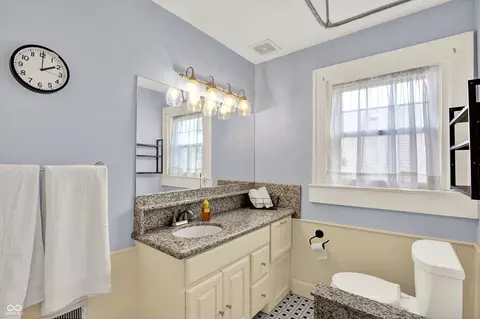 Bath - 140 W Hampton Dr, Indianapolis, IN 46208 photo 1 of 9