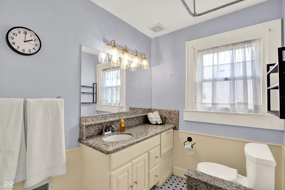 Bath - 140 W Hampton Dr, Indianapolis, IN 46208 photo 1 of 9